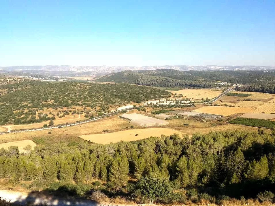 תל עזקה, פארק בריטניה